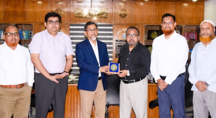 খুবি উপাচার্যের সাথে পিএসসি সদস্যের সৌজন্য সাক্ষাৎ